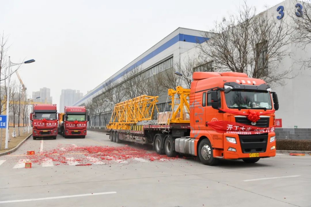 The first tower crane of Shaanxi Construction Machinery Co., Ltd. was shipped smoothly after the festival.