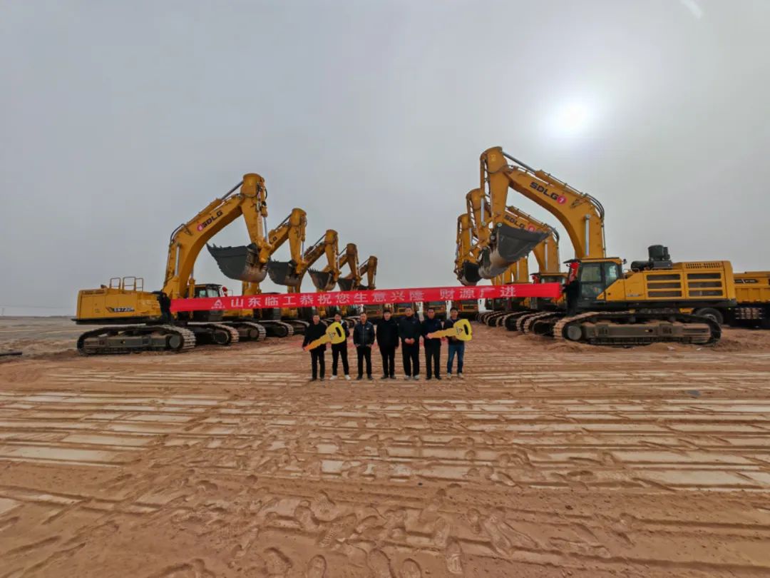 Good News from "Battlefield" — Shandong Lingong Excavation Equipment Delivered to Major Customers in Xinjiang in Batch