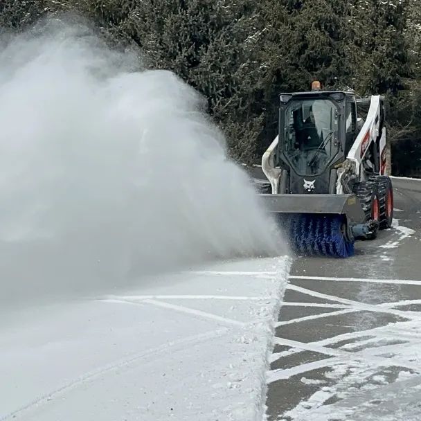 Bobcat S86 Tianchi Snow Removal: Unique Scenery on Panshan Road