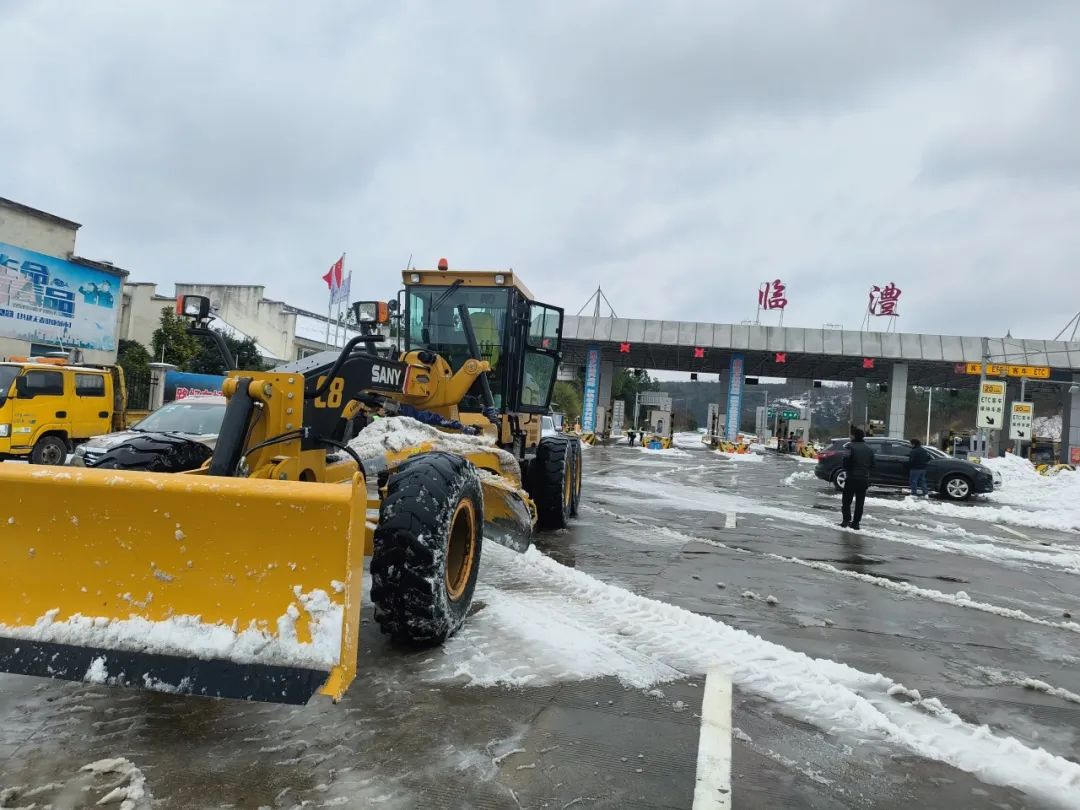 Eight motor graders rushed to Changde, reappearing the power of Trinity in the heavy snow!