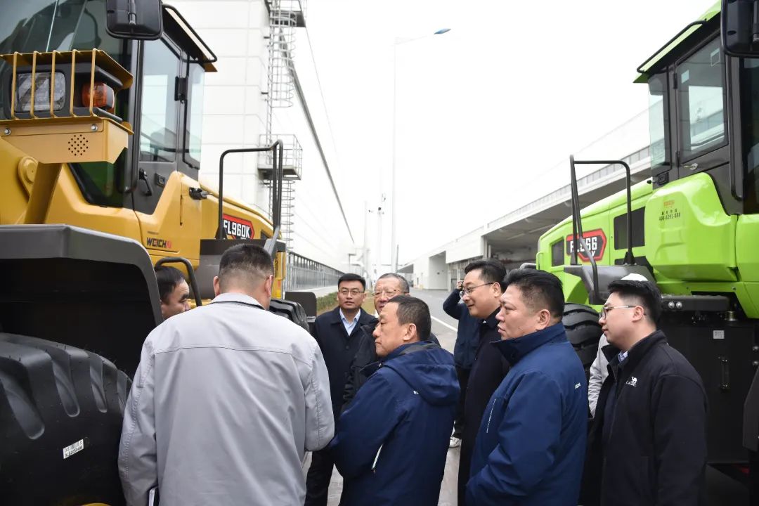 Lovol Heavy Industries and Qingdao Port held a technical exchange meeting!