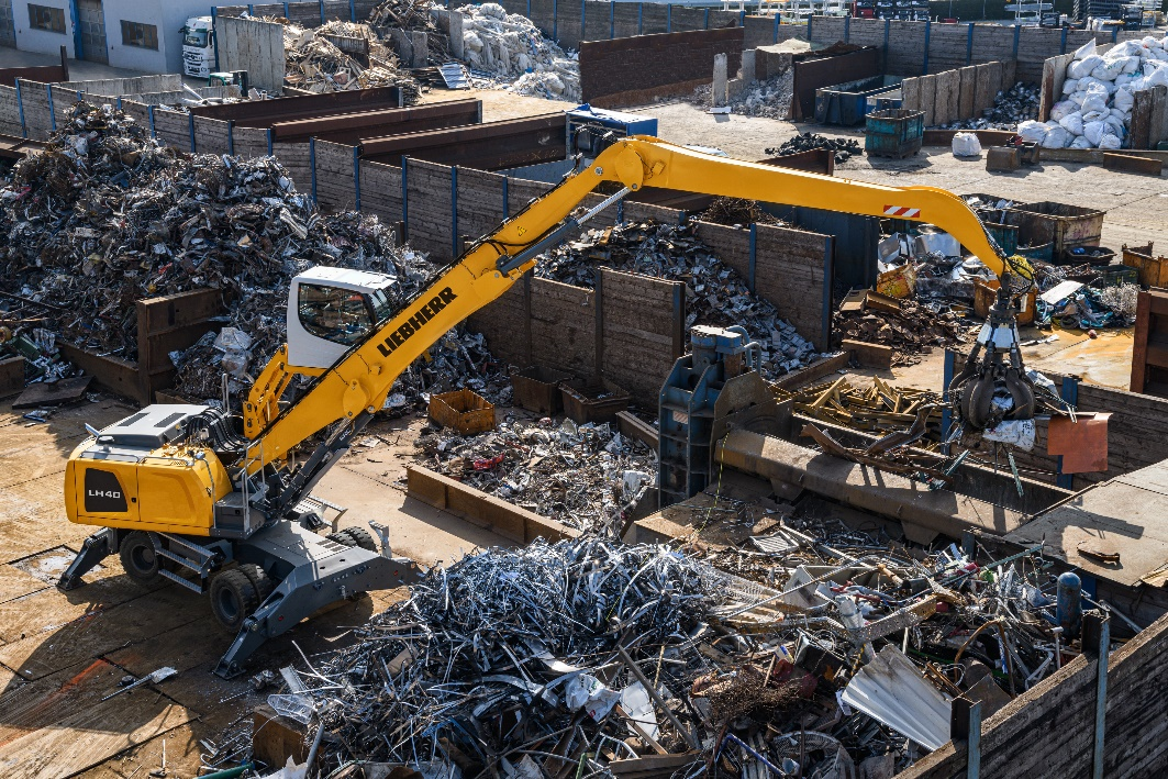 Liebherr: Is the steel grab just a variant of the excavator?