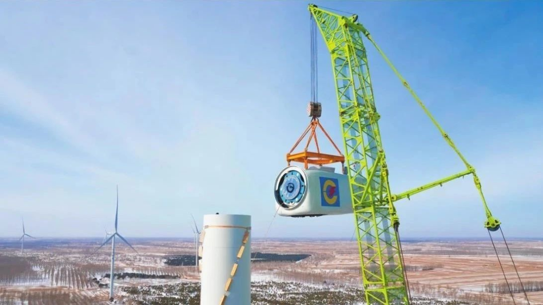 Compete with the wind! Zoomlion Crane Helps Set up "Big Windmill" Again on Black Soil