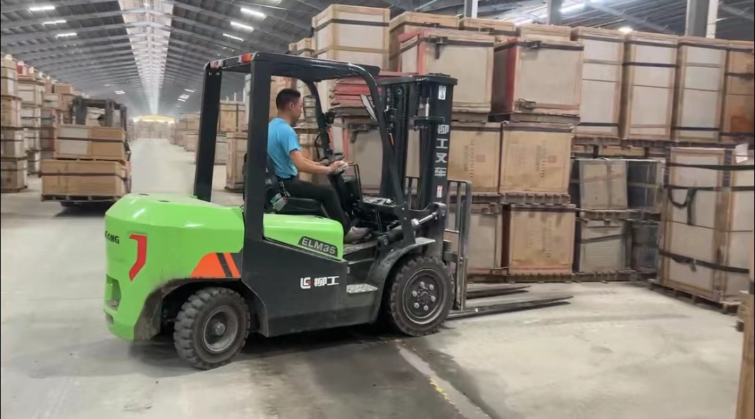 Ceramic Industry of Liugong E Series Electric Forklift Working Condition Application