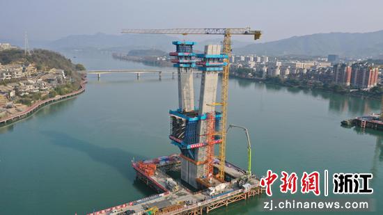 Speeding up the Construction of the First Tower Limb Capping Project of Xin'anjiang Bridge on Zhejiang Jinjian Railway