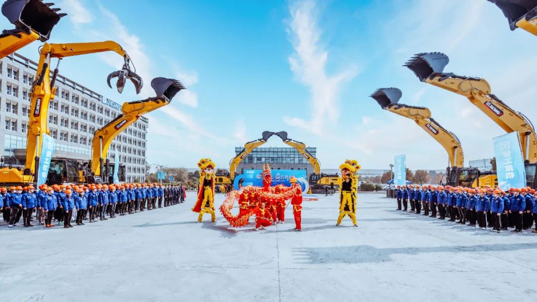 Longhang Universiade G Starts a New Journey | XCMG Excavator Customer Commencement Festival "Dragon" Comes on Stage Again!