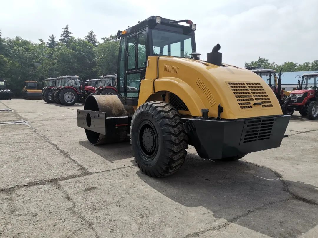 Luoyang Lutong Commencement Self-Recommendation | LTS212H Road Roller Comes to Apply, Lao Tie Please Pick!