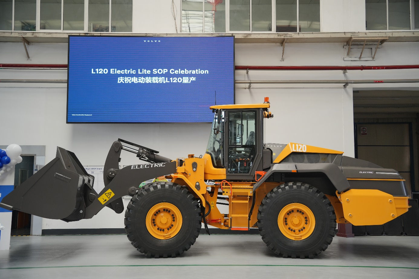 Volvo's First Electric Loader L120 Is Officially Offline, Faster, More Economical and Better Understanding