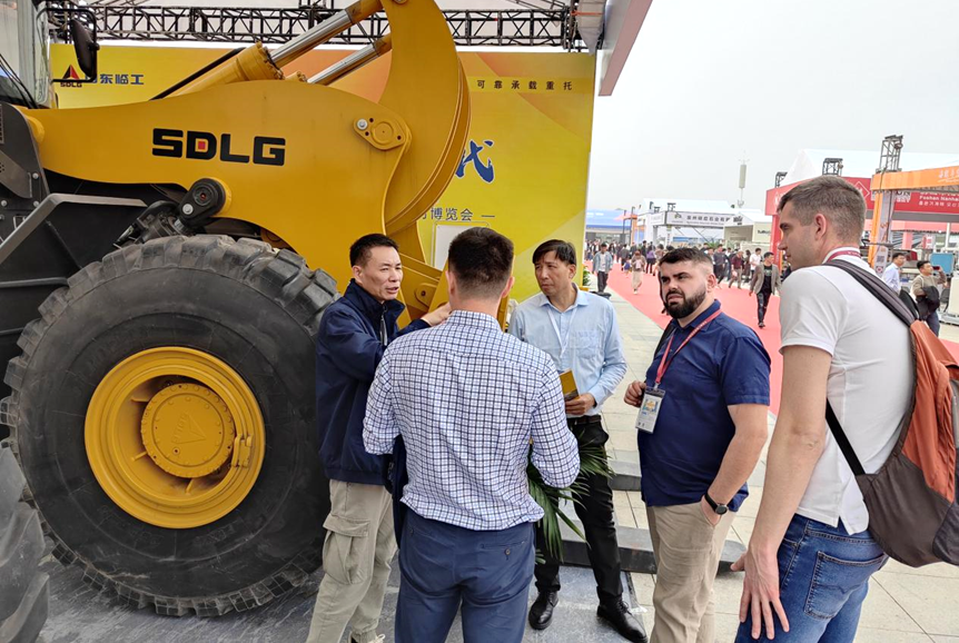 Shandong Lingong Forklift Machine Appears at the 24th Xiamen International Stone Exhibition