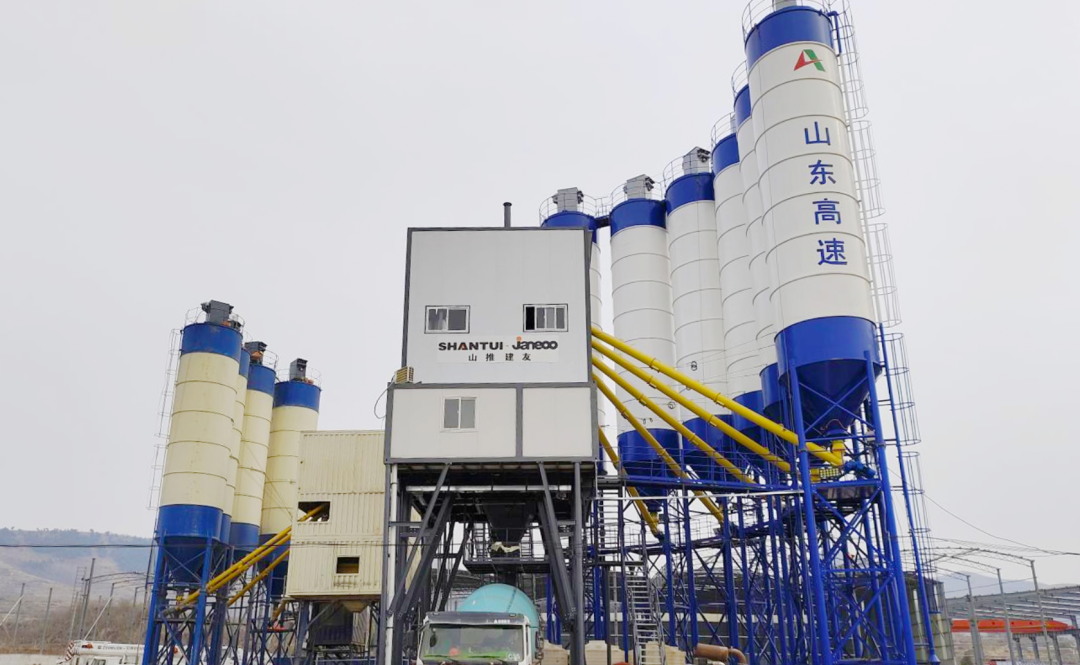 Make Mixing Easier? Shantui Concrete Mixing Station Helps the Construction of Dongliang Expressway