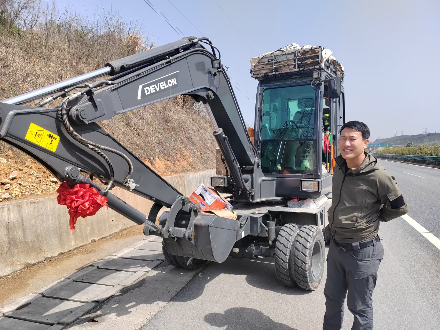 Dream Sailing, Fearless Forward: Xu Fei Embarks on the Journey to Tibet with Wheel Digging as Companion