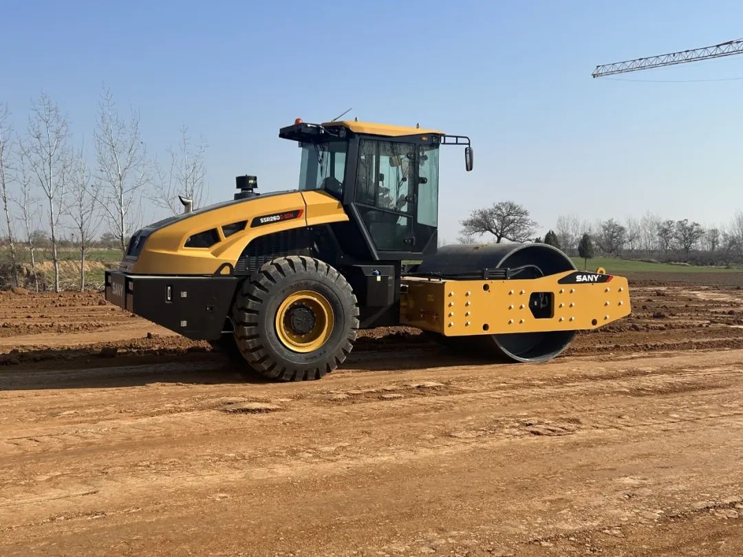 Smooth compaction! Sany Equipment Helps the Construction of Jiaoping Expressway!