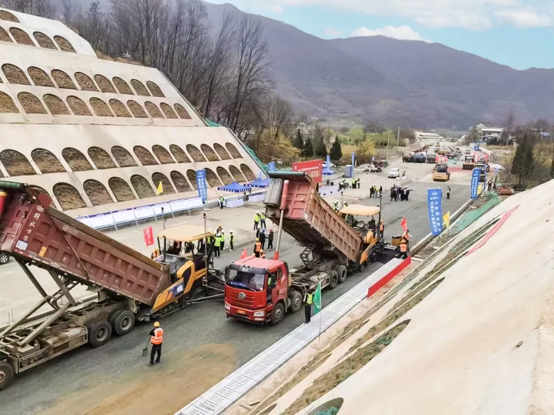 [Happiness Road, Liugong Building]-Liugong Road Machine Creates Brilliance Again, Meitai Expressway Successfully Starts Construction