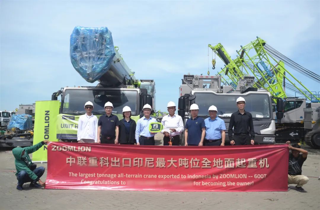 China exports the largest tonnage all-terrain crane to Indonesia! Successful delivery of Zoomlion's 600-ton equipment