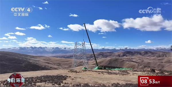 To help build the world's highest UHV transmission tower, Zoomlion crane strength "peak"!