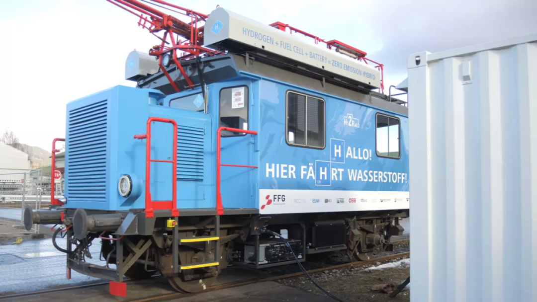 Accelera fuel cell powers Austrian HY2RAIL freight locomotive