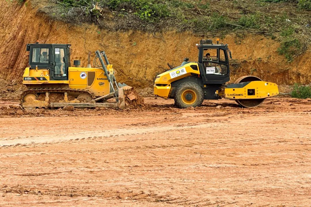 Liugong Batch Equipment Helps Indonesia's New Capital Construction