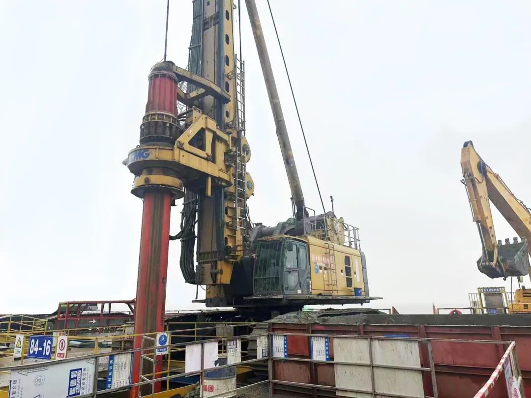 First pile complete! XCMG Rotary Excavator Group Builds "Flying Rainbow" on Hangzhou Bay