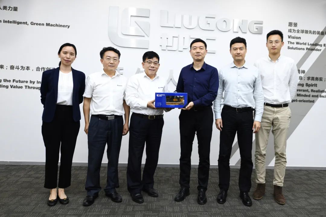 Leaders of Sinosure Guangxi Branch Visited Liugong