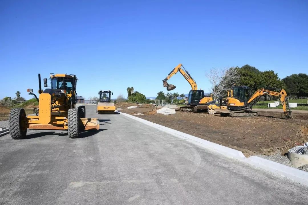 In New Zealand, this road is full of Trinity equipment!