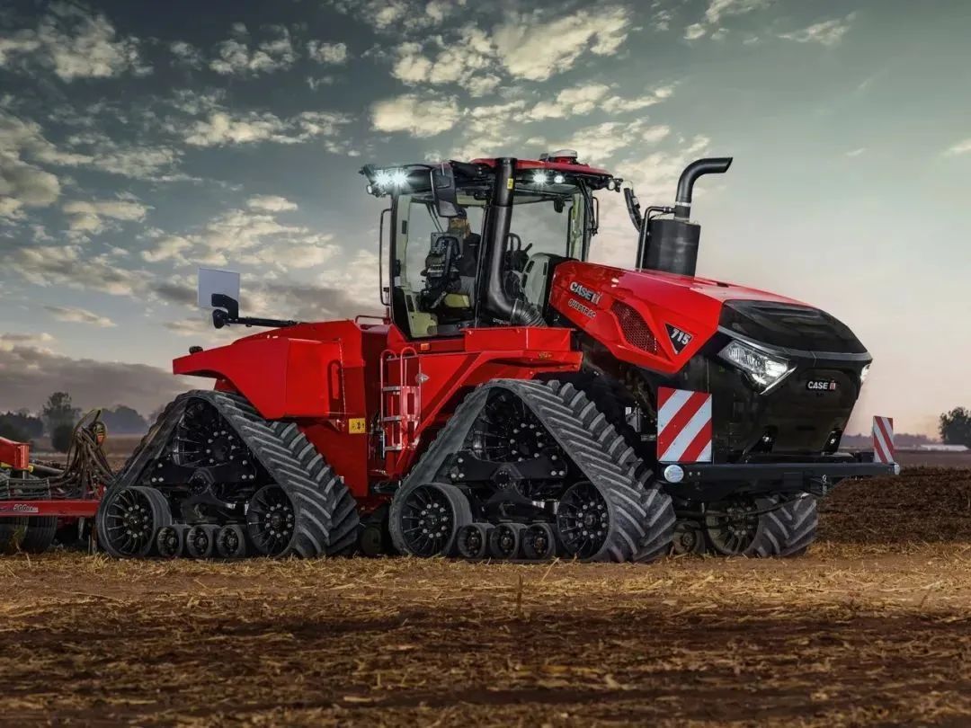 Case Quadtrac 715 Tractor Wins iF Design Award