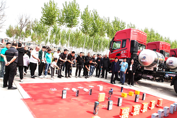 Longqing Power Enabling, Dongfeng Commercial Vehicle with Dongfeng Tianlong KL Gas Vehicle Sincerely Appeared in Tangshan