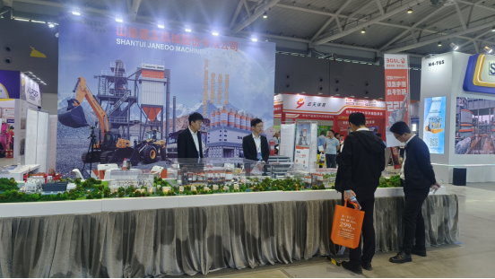 Gold Core · Distinctive Shantui Products Appear at Jinan Sand and Stone Exhibition, Showing Innovative Power