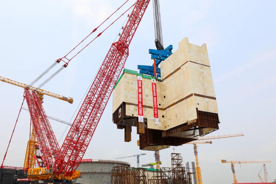 A kiloton crane! SANY SCC36000A Completes the Fourth Oversize Lifting of Lianjiang Nuclear Power Plant of State Power Investment Corporation