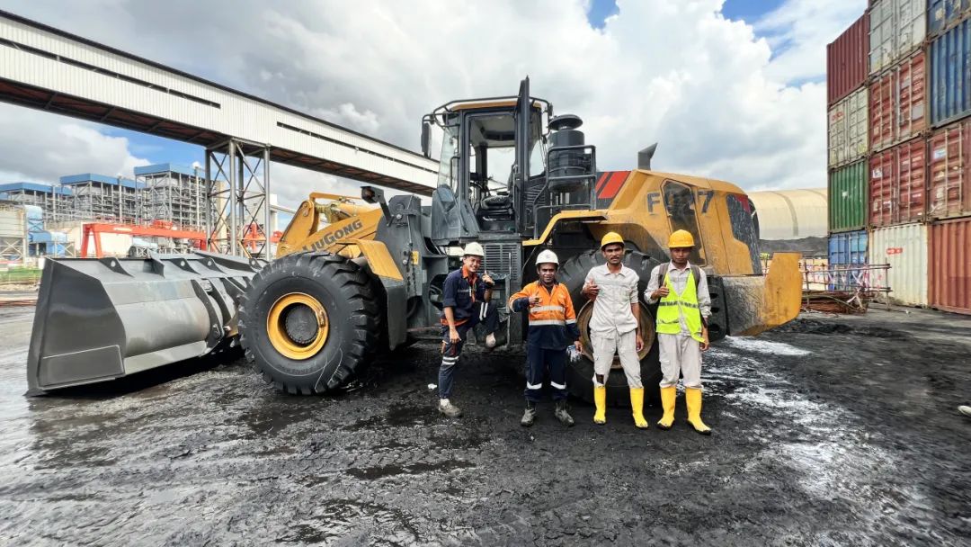 Batch delivery of Liugong 870H loader to boost efficient production of nickel ore