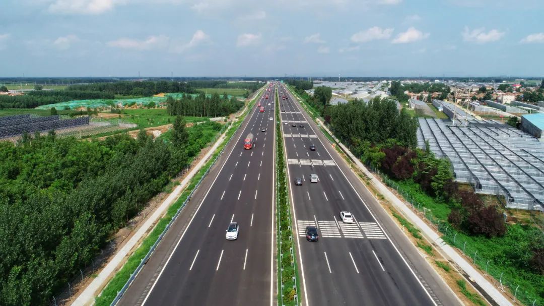 The experience of "Four Ones" mode of safety management of expressway maintenance operation in Shandong Province has been popularized by the Ministry of Transport nationwide.