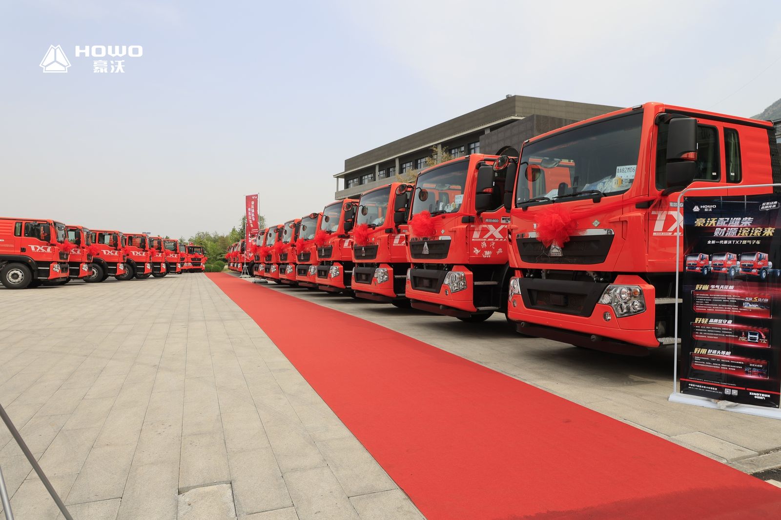 Another 50 big orders were successfully delivered! Why Is Sinotruk HOWO TX7 Gas Vehicle Worth "Starting"?