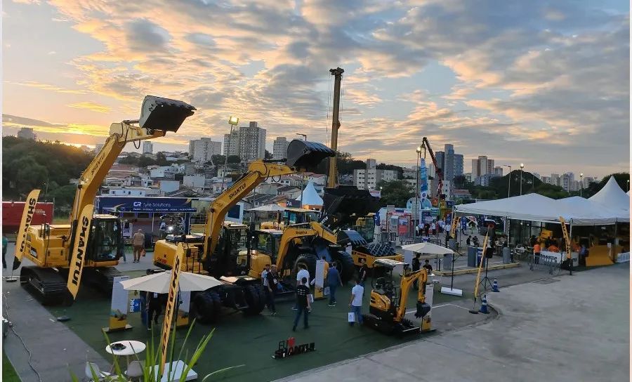 Shantui made its debut at the Brazilian Construction Machinery Exhibition