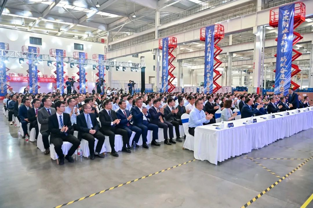 May Day | Bright Time! The medal ceremony of "One Craftsman and Five Creations" in Jinan High-tech Zone was grandly held in Lingong Heavy Machinery!