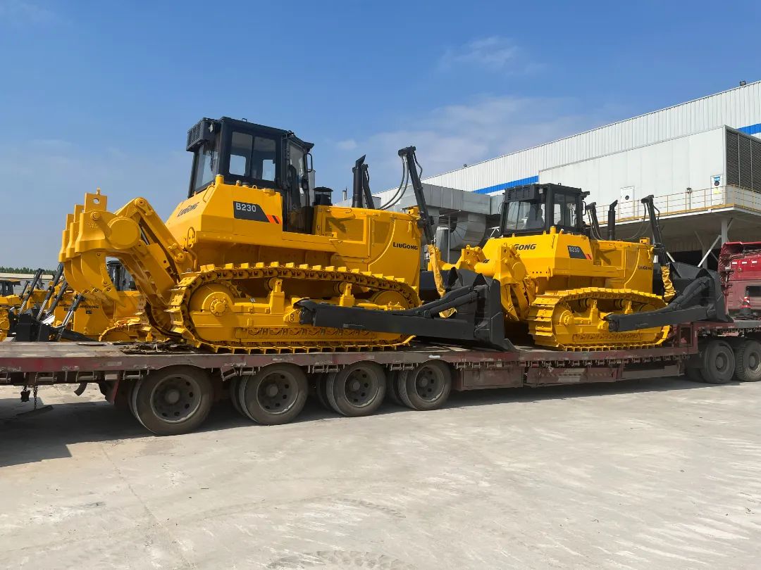 Liugong Bulldozer Sails West Africa, Batch Shipment Helps It Open a New Chapter in Infrastructure Construction!