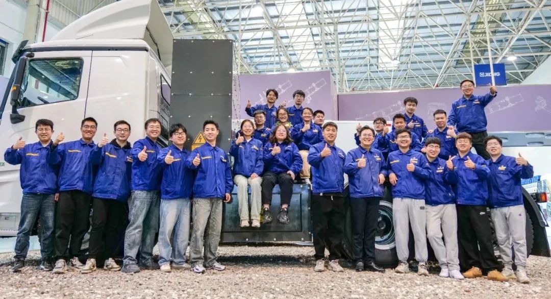 To the youth, to the laborer, the square inch world of the electric control room, deducing the miracle of "creating value for customers" of XCMG!