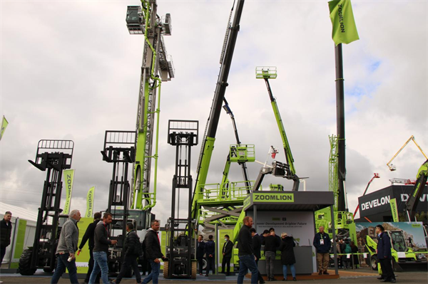 Smart products from China! Zoomlion's New R Series Tower Crane Unveiled at France Exhibition