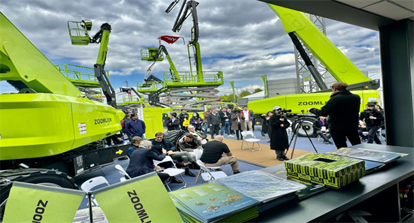 Hot selling in Europe and America! Zoomlion Intelligent High Machinery France Construction Machinery Exhibition Orders Surge