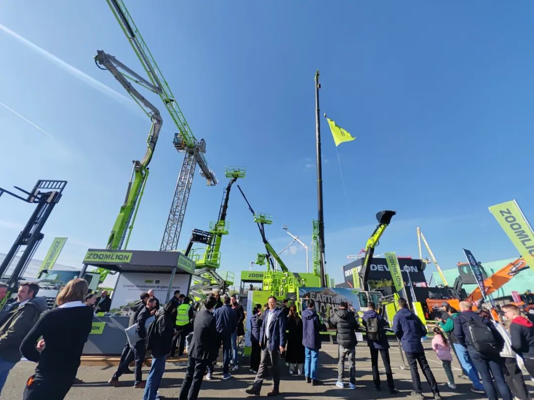 Zoomlion Earthmoving Machinery "Green" France INTERMAT Exhibition