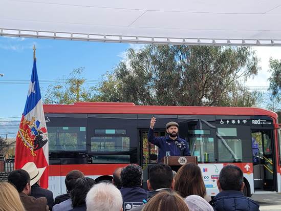 Another President "Personally Picked up the Car"? Chilean President Gabriel Boric Attended the Delivery Ceremony of Zhongtong Bus Batch Pure Electric Vehicles