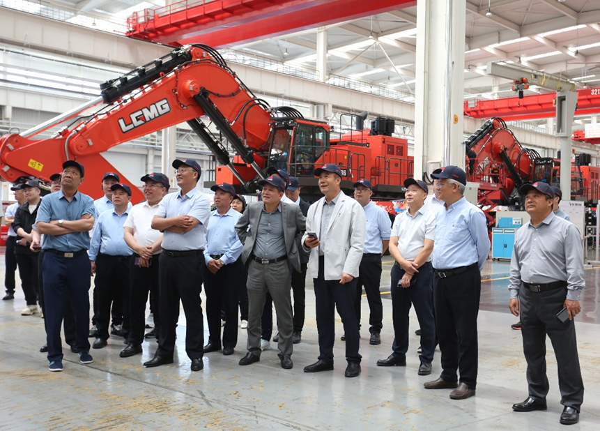 Lingong Heavy Machinery Co., Ltd. signed a strategic cooperation contract with Nayu Group