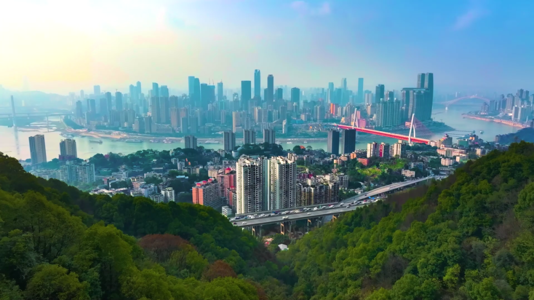 Green Chongqing, Electric Pioneer Yutong Sanitation Adds New Green to "Mountain City"