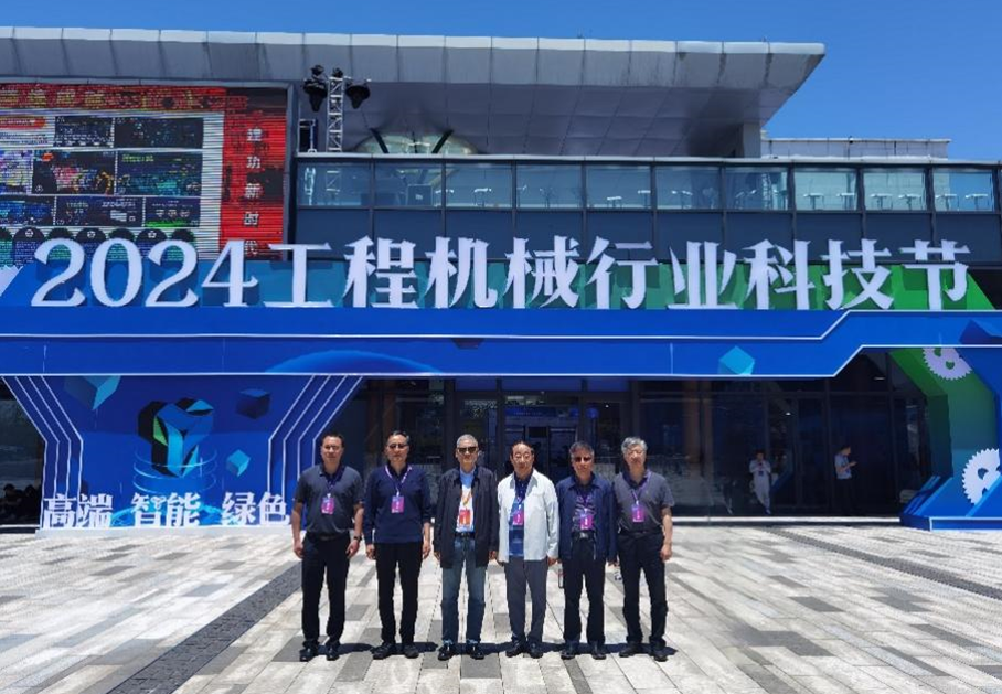 Road Construction and Maintenance Machinery Science and Technology Salon was successfully held during the Construction Machinery Industry Science and Technology Festival