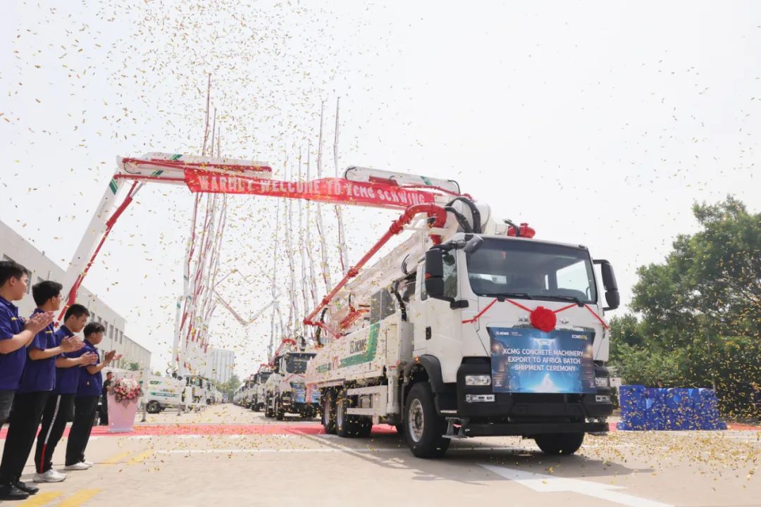 Start again with high spirits! XCMG complete set of concrete machinery goes to sea in batches