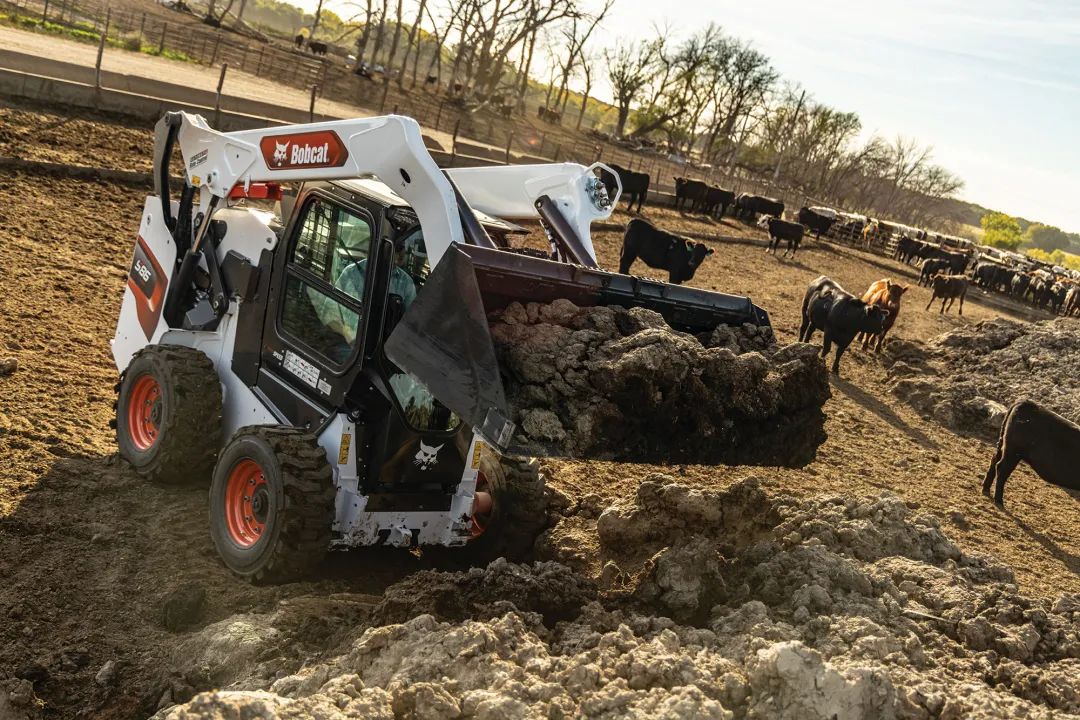 All-round Warrior? Bobcat Skid Steer Loader in the Ranch