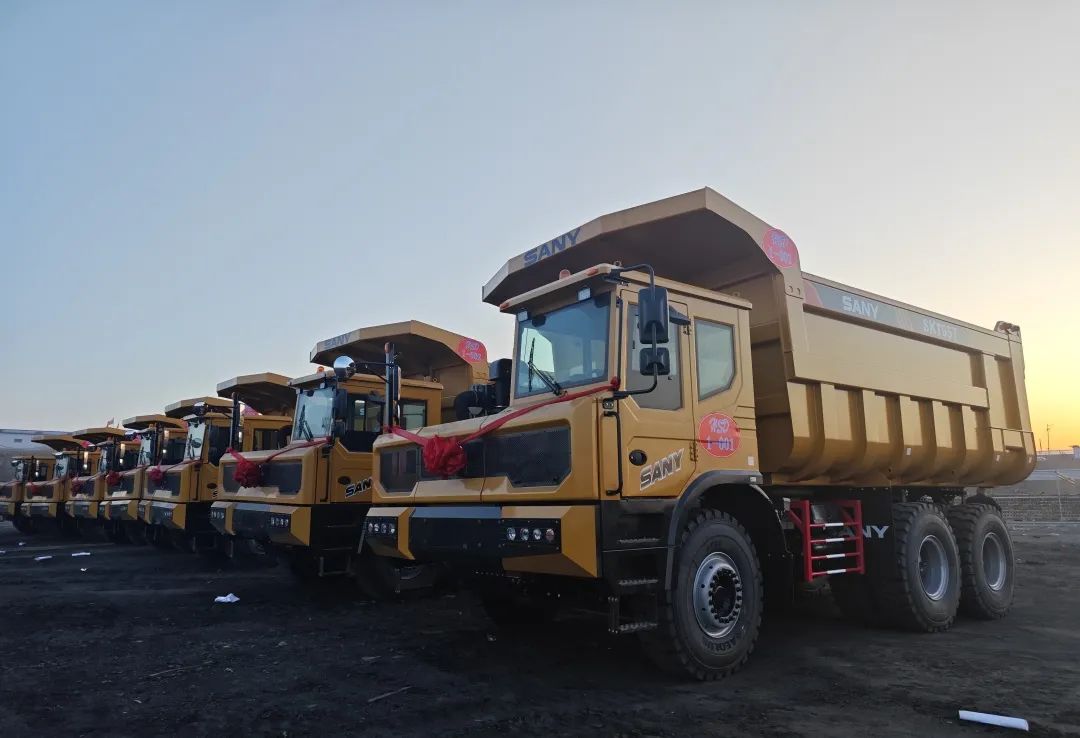 56 sets of SANY SKT95T wide-body dump trucks successfully delivered to Shanxi