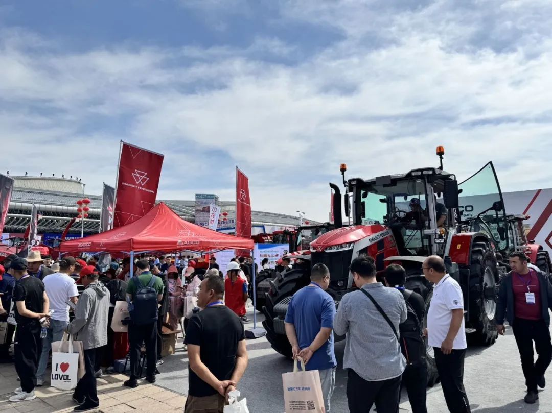 Hand in Hand — — Massey Ferguson's Four National Products Appear at the 2024 Xinjiang Agricultural Machinery Festival