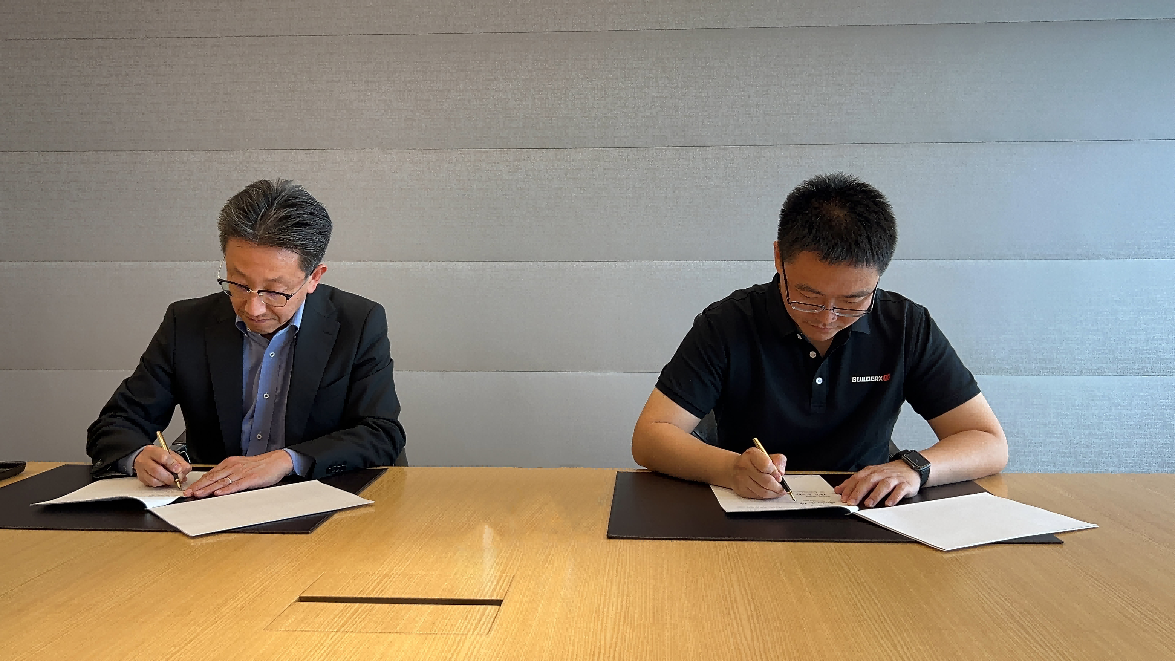 The pioneer signed an exclusive agency agreement with Sumitomo Corporation to jointly promote the application of remote control technology in Japan