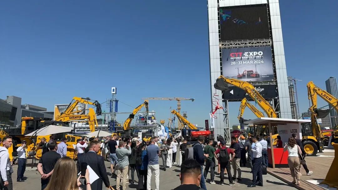 Jingong Machinery "China Dragon" made a brilliant appearance at the 24th Russian International Construction and Engineering Machinery Exhibition