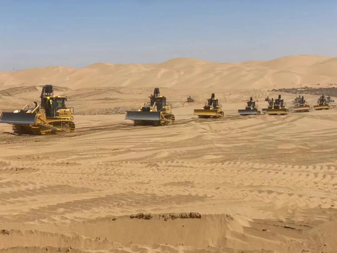 Shock! Dozens of XCMG bulldozers in the desert!