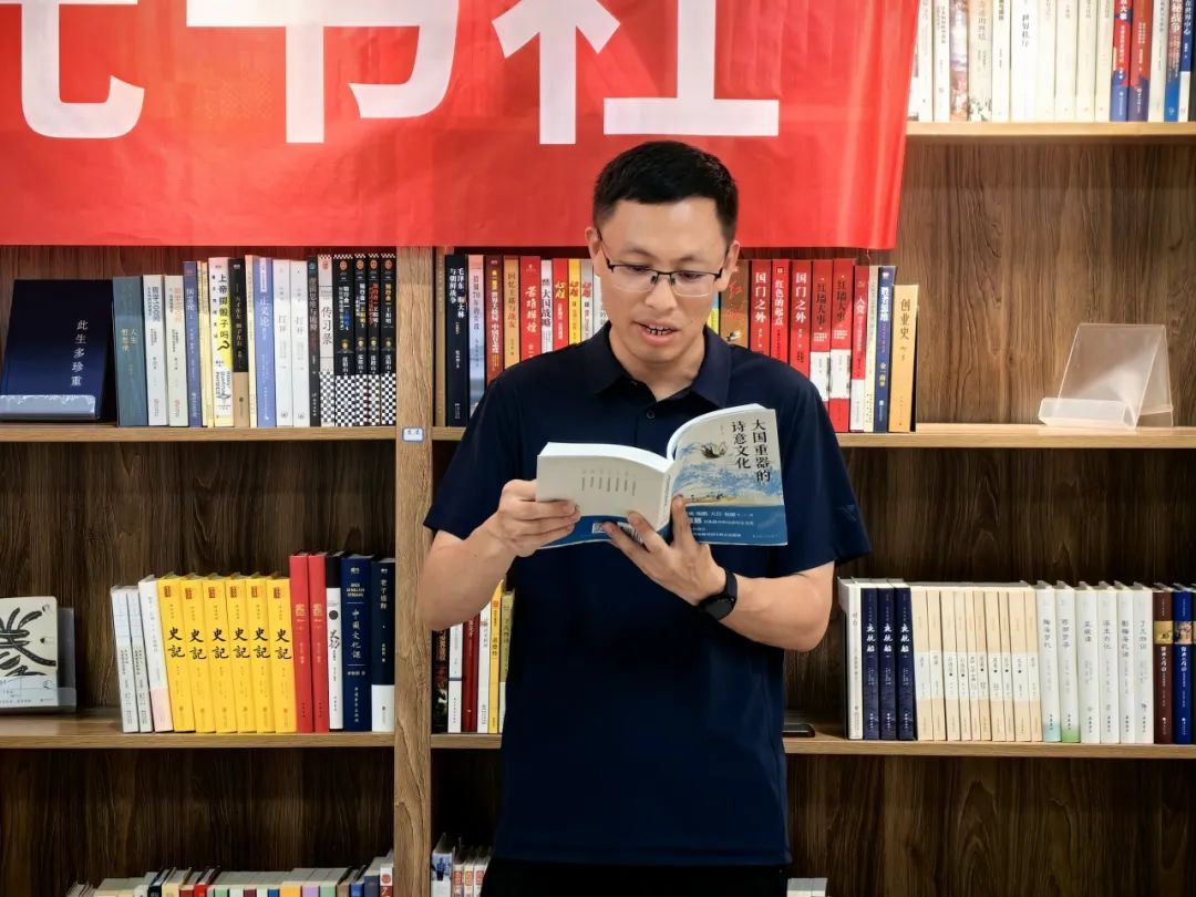 Big country craftsmen lead the reading of "Poetic Culture of Big Country Heavy Equipment", and the reading activities of Railway Construction Heavy Industry are vivid and informative!